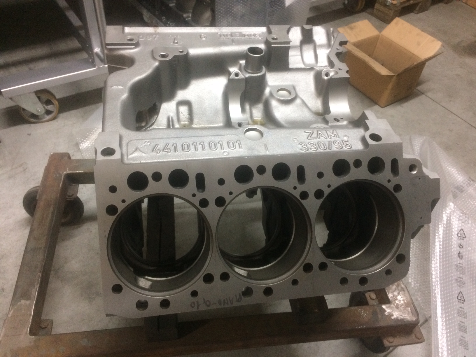 basamento mercedes om441 rif mercedes 4410100208